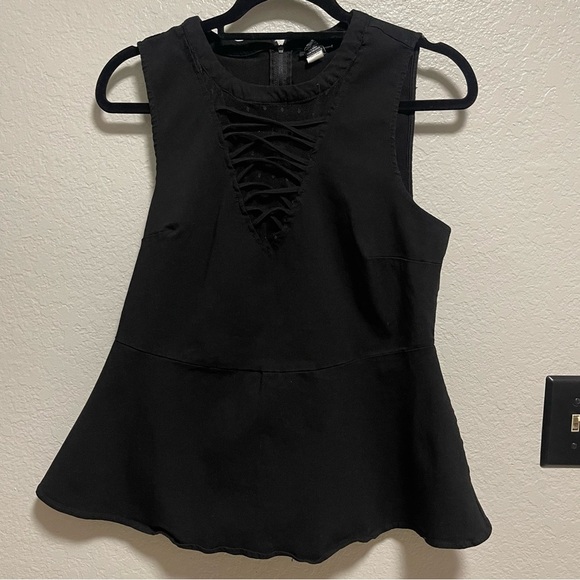 Torrid Black Mesh Swiss Dot Insert Peplum Sleeveless Top Size 0 - Picture 1 of 6